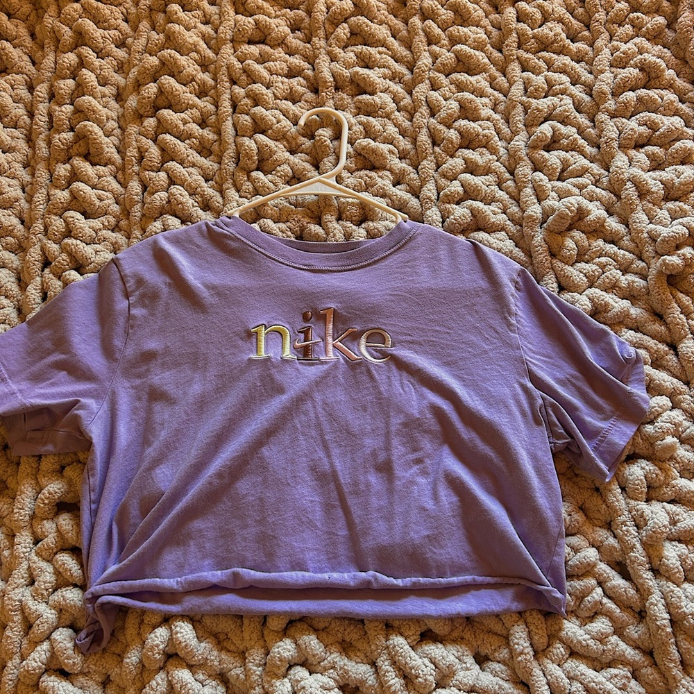 Cropped Nike Tee